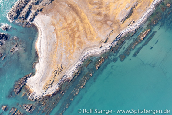 Tokrossøya: rocky shore and shallows